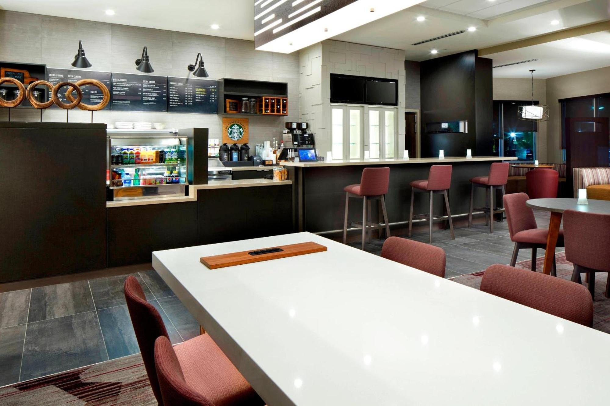 Отель Courtyard By Marriott Houston Intercontinental Airport Экстерьер фото