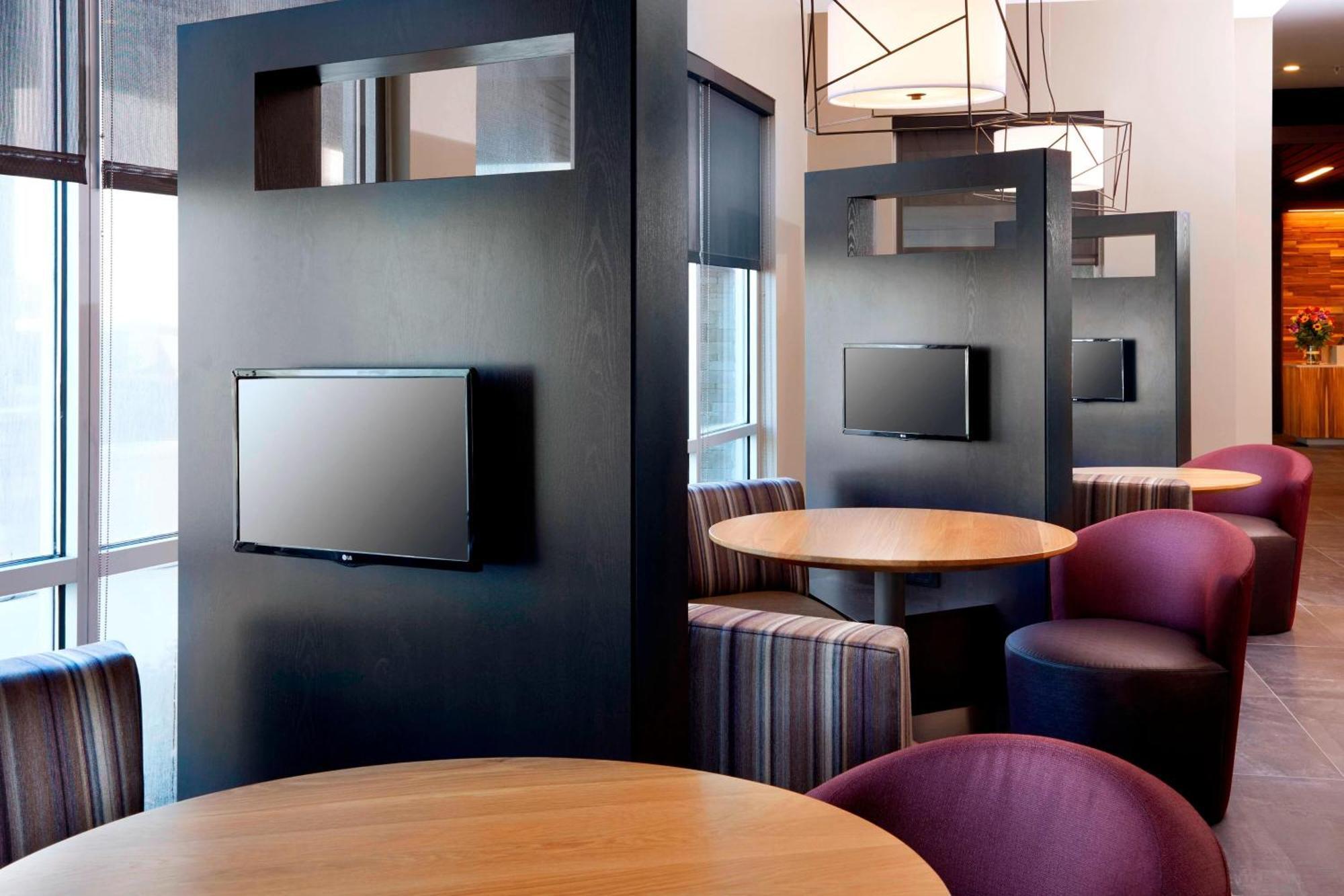 Отель Courtyard By Marriott Houston Intercontinental Airport Экстерьер фото