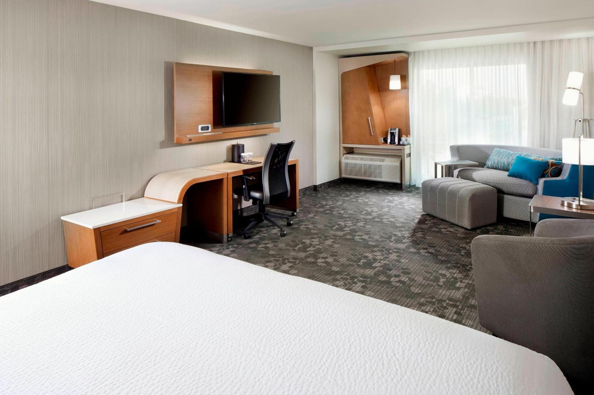 Отель Courtyard By Marriott Houston Intercontinental Airport Экстерьер фото
