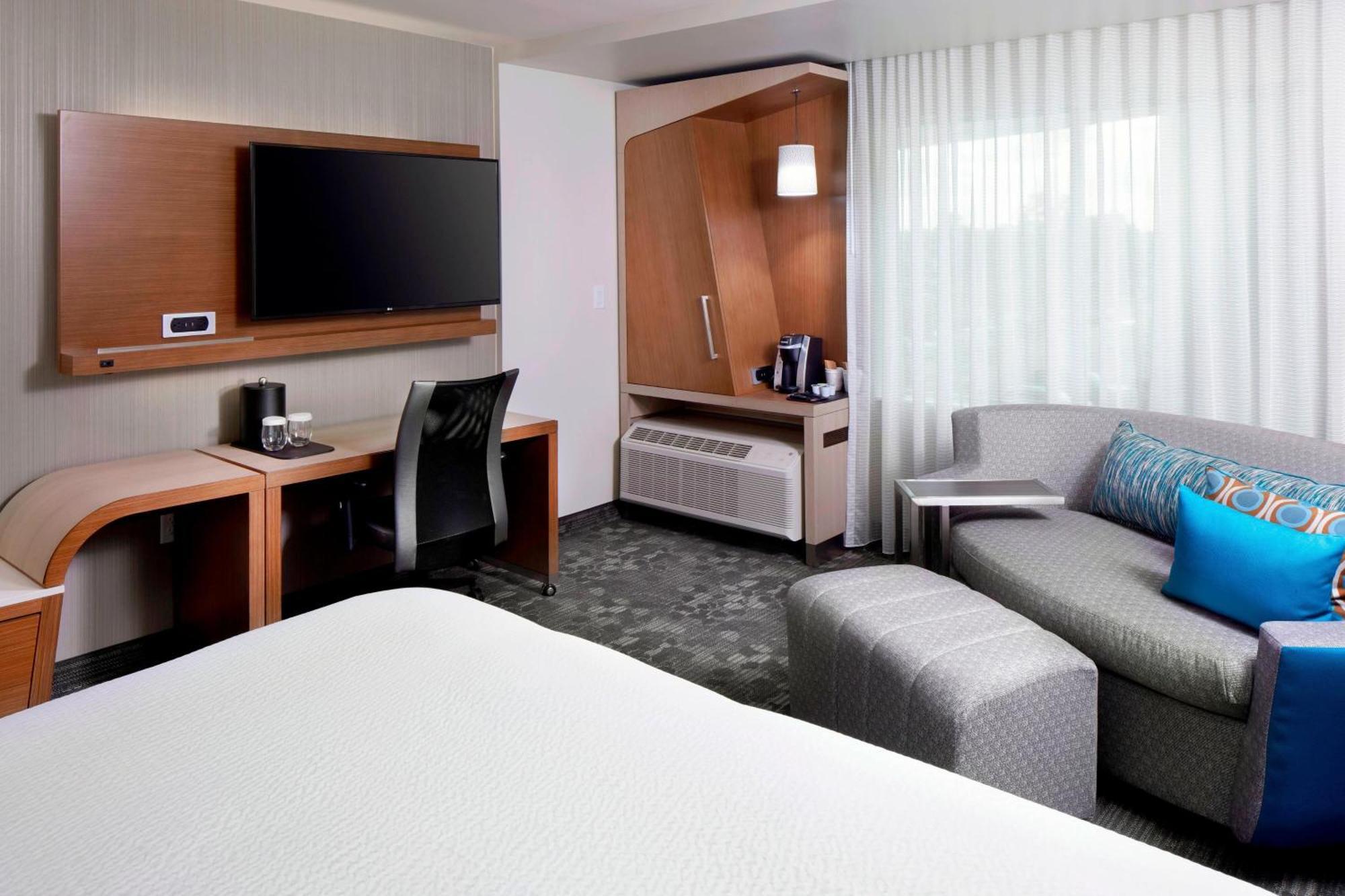 Отель Courtyard By Marriott Houston Intercontinental Airport Экстерьер фото