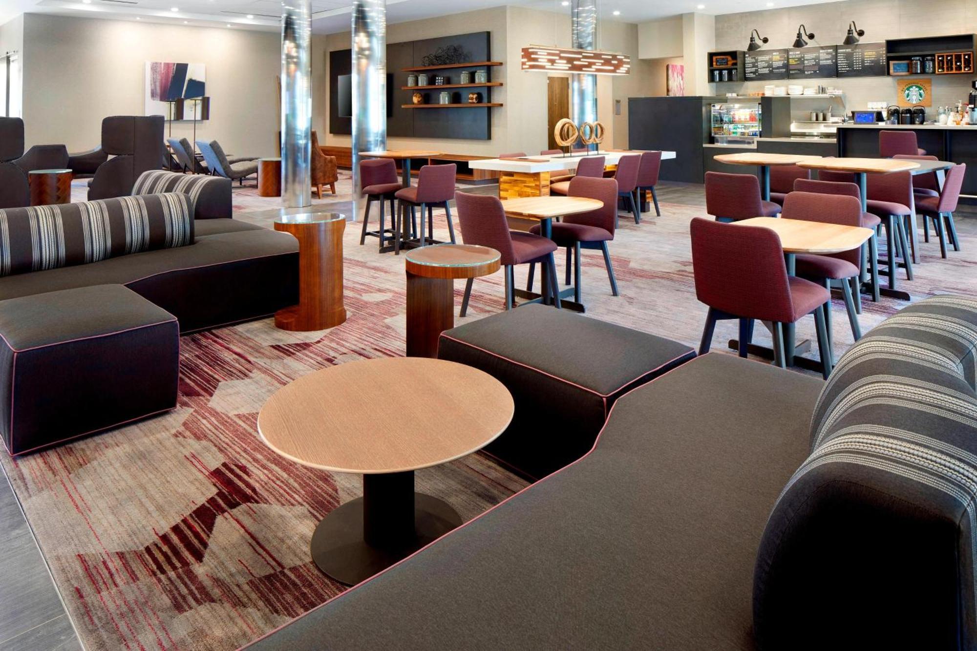 Отель Courtyard By Marriott Houston Intercontinental Airport Экстерьер фото