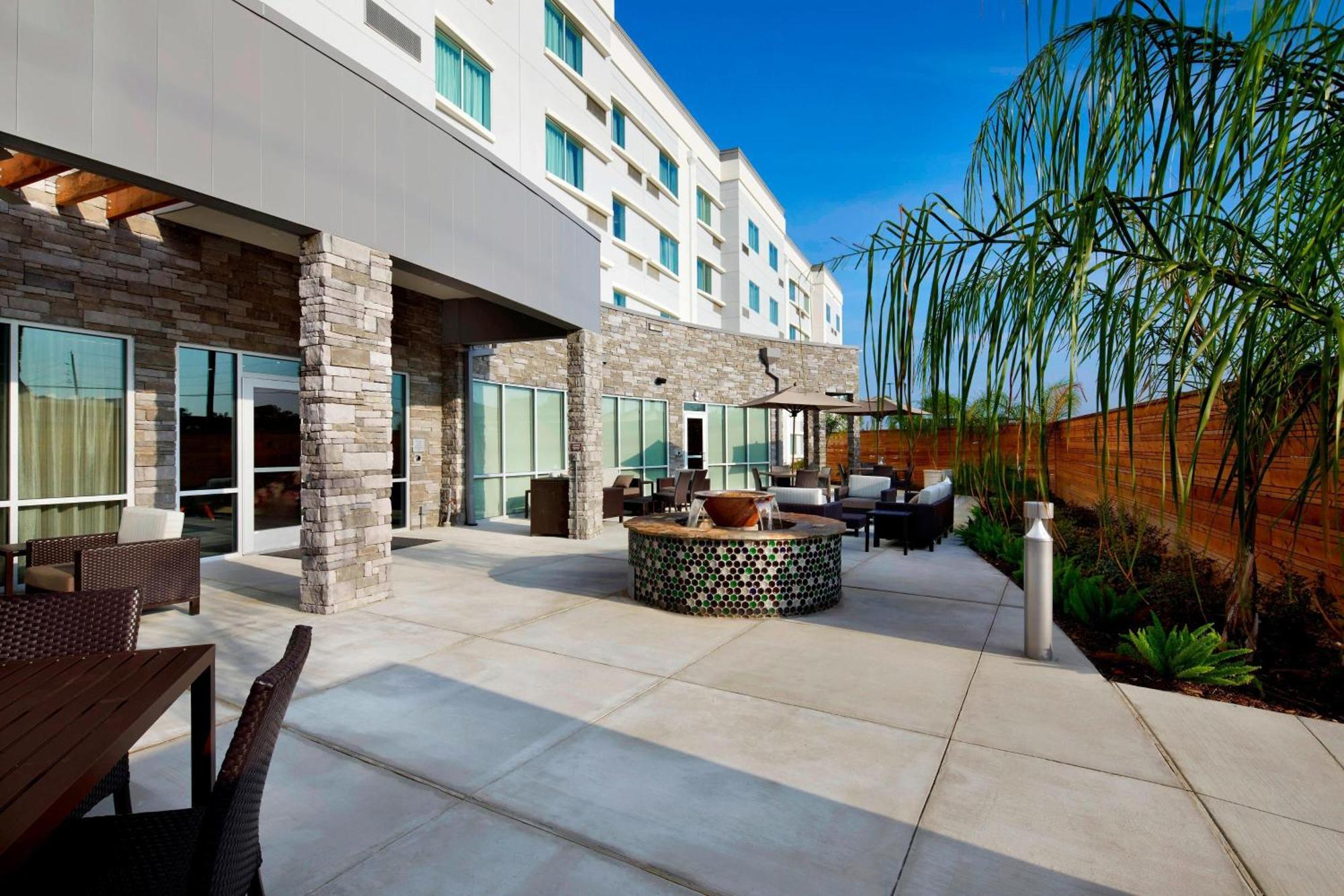 Отель Courtyard By Marriott Houston Intercontinental Airport Экстерьер фото